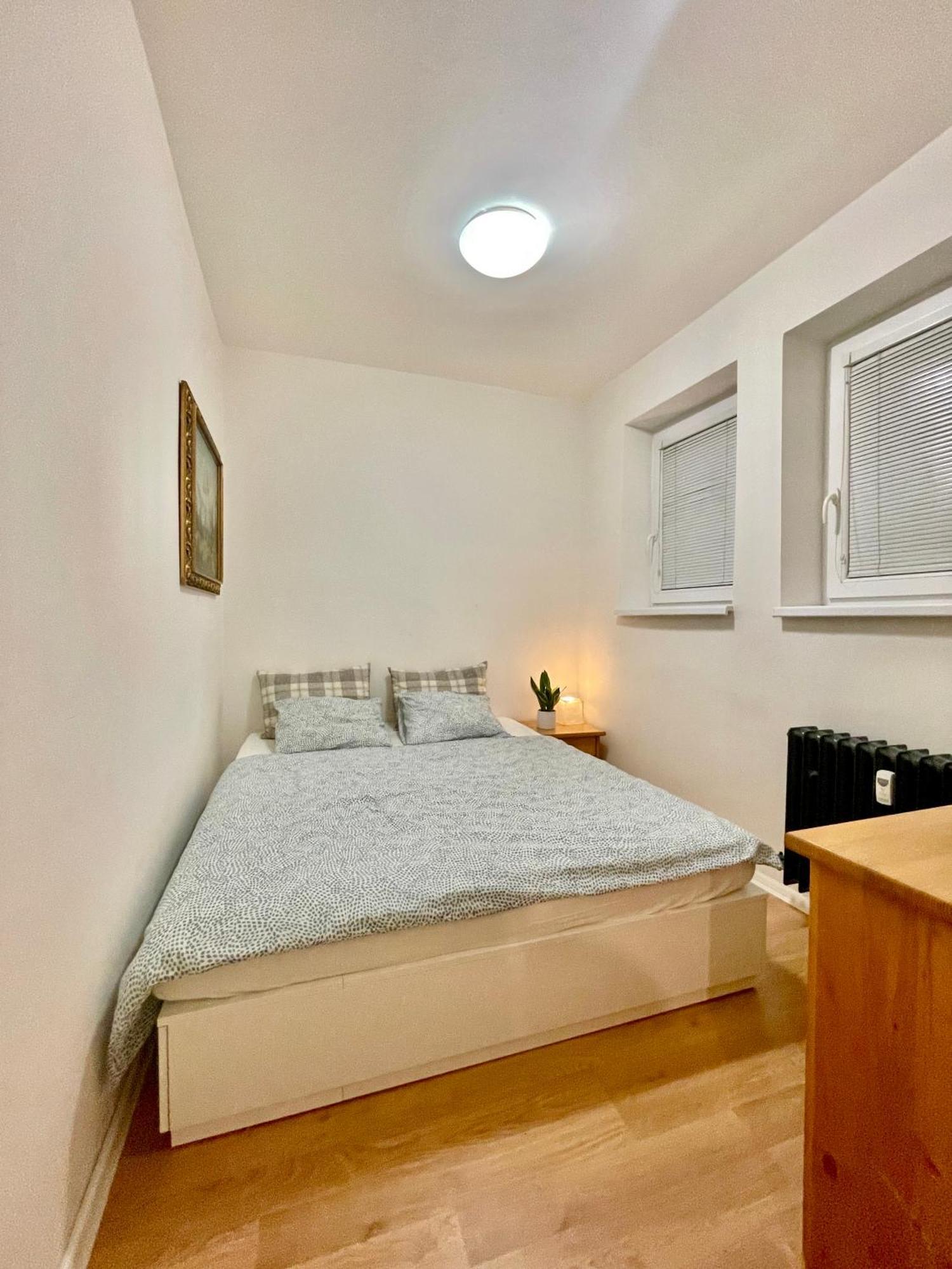 Apartment Cozy Self Check-in In Vibrant Ruzinov Area, Komarnicka 42,