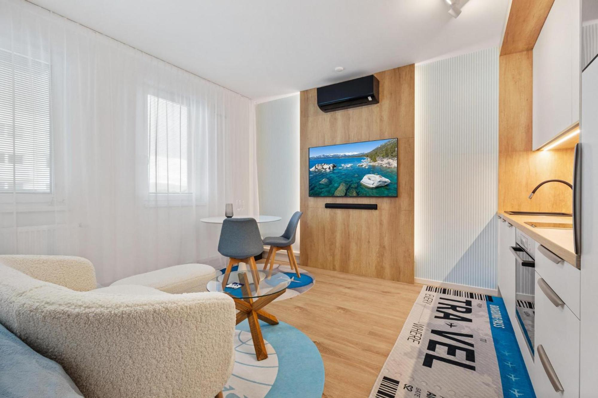 Apartment Ah Airport Pan Am Free Parking Ac