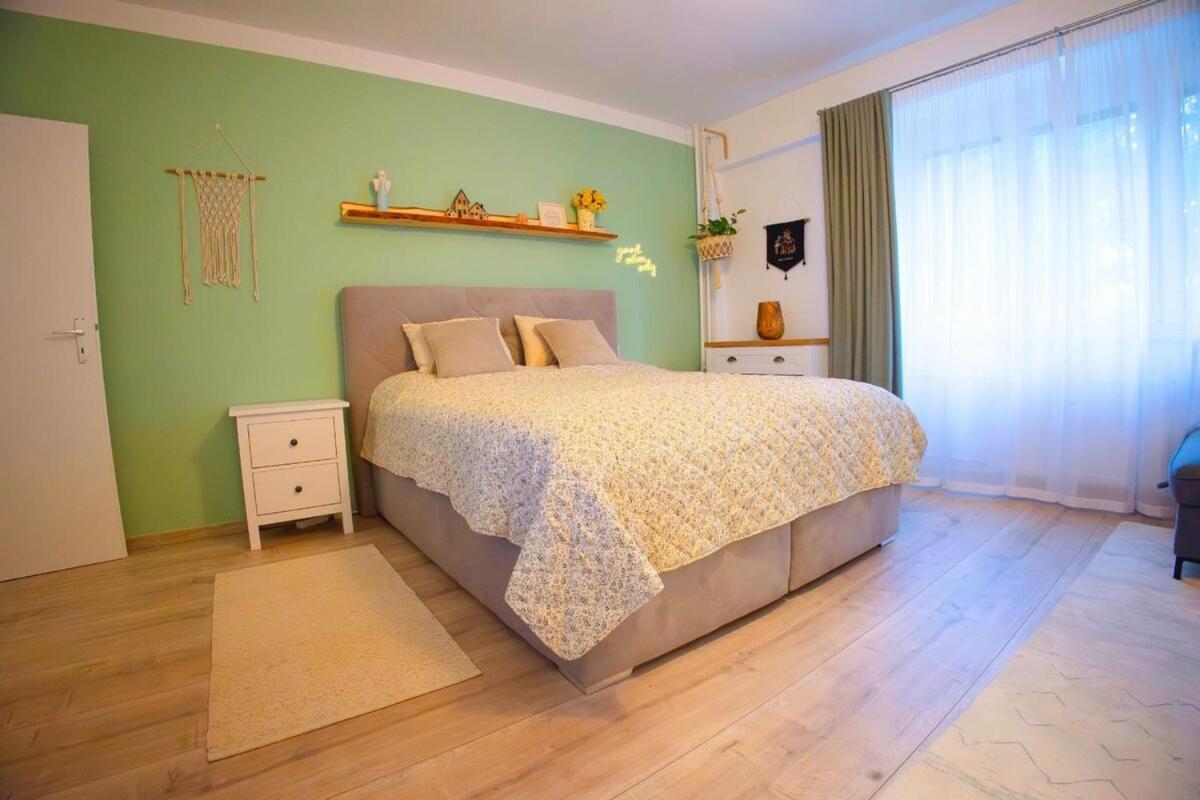 Cozy Little In Old Tw