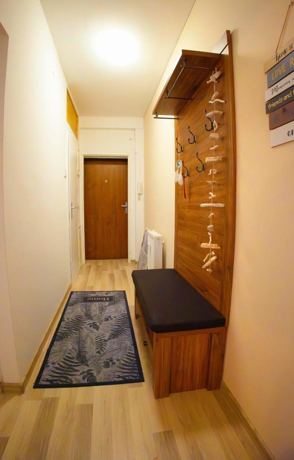 Cozy Little In Old Tw Apartment *