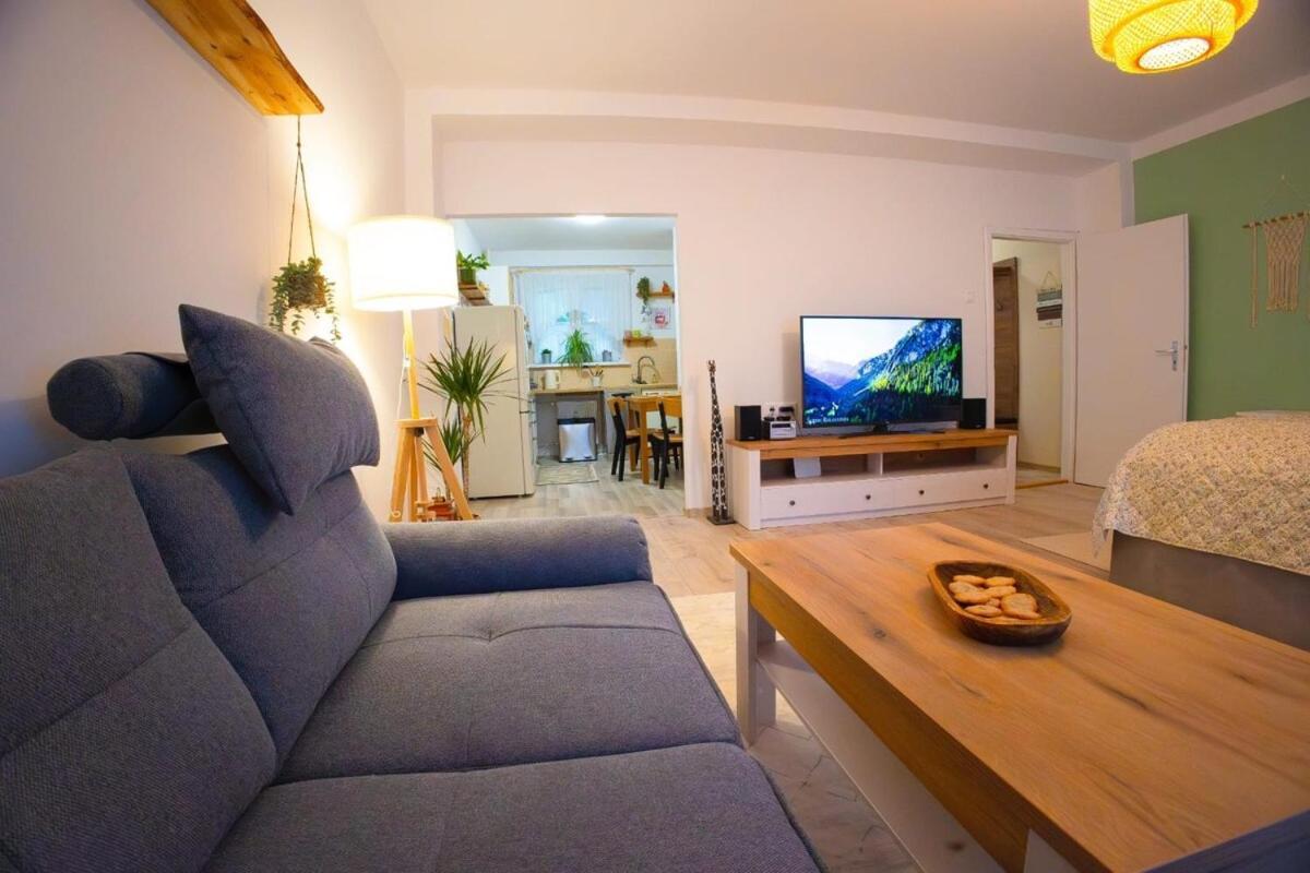 Cozy Little In Old Tw