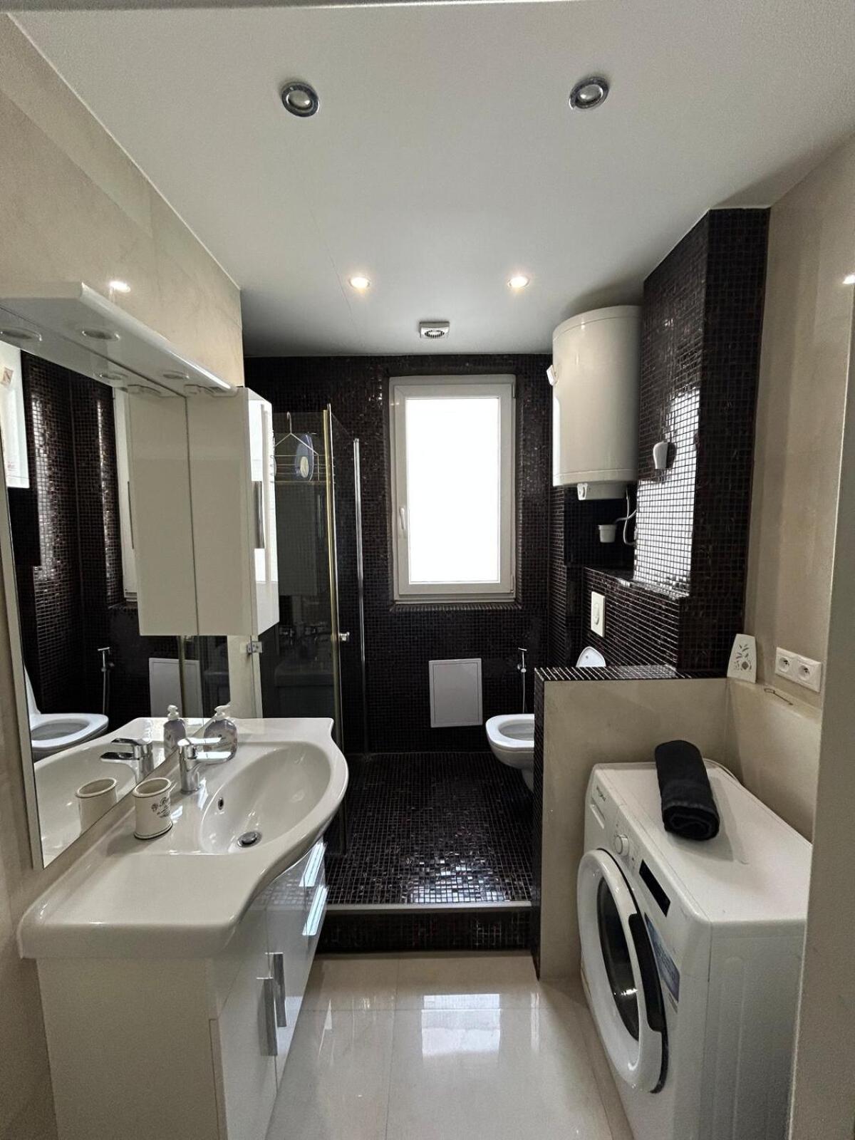 Apartment No9, Stylish In *