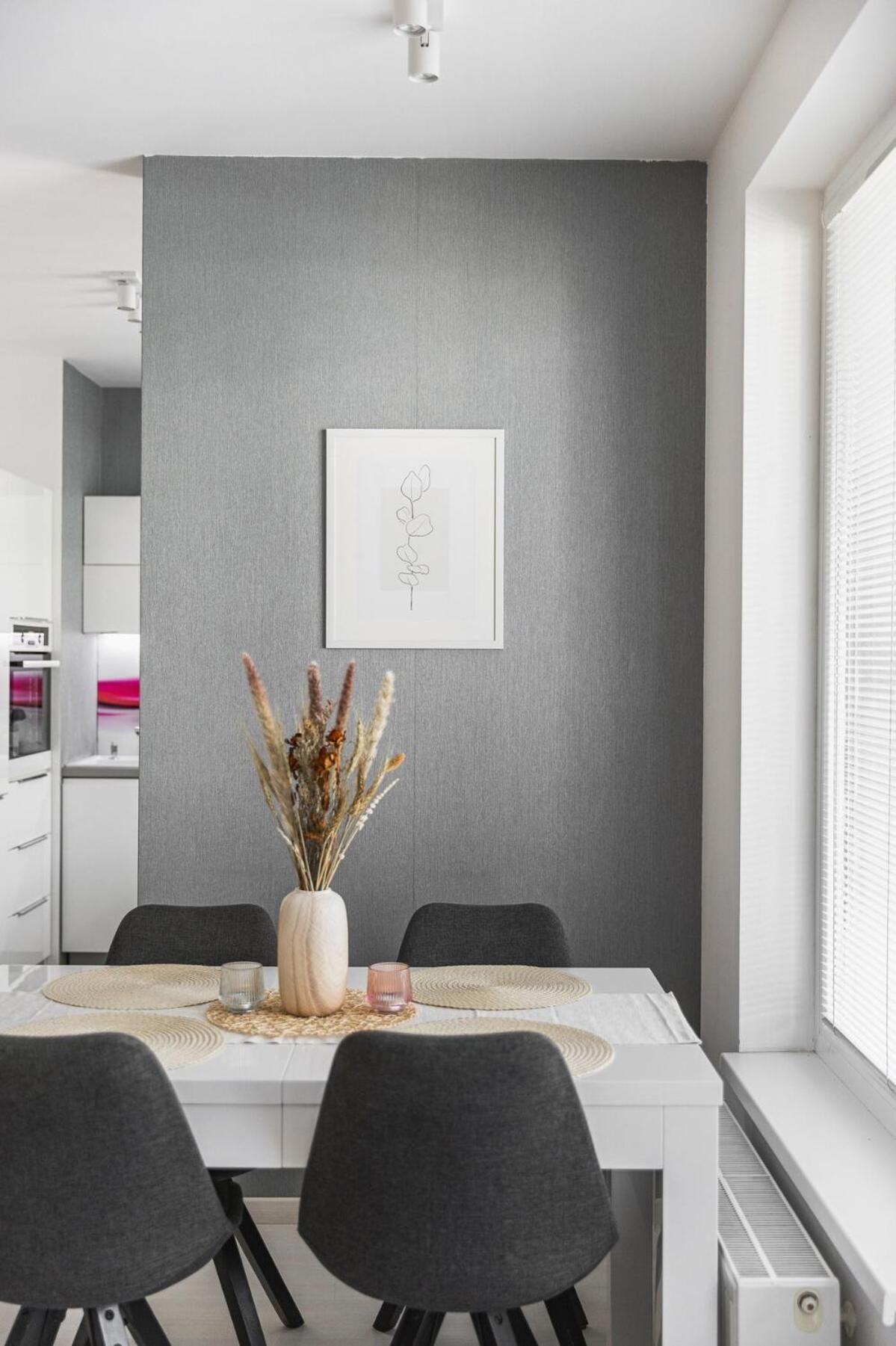 Căn hộ Premium With Balcony And Parking *