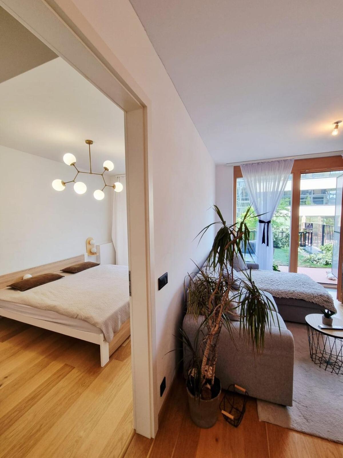 Apartment With Terrace And Free Parking *