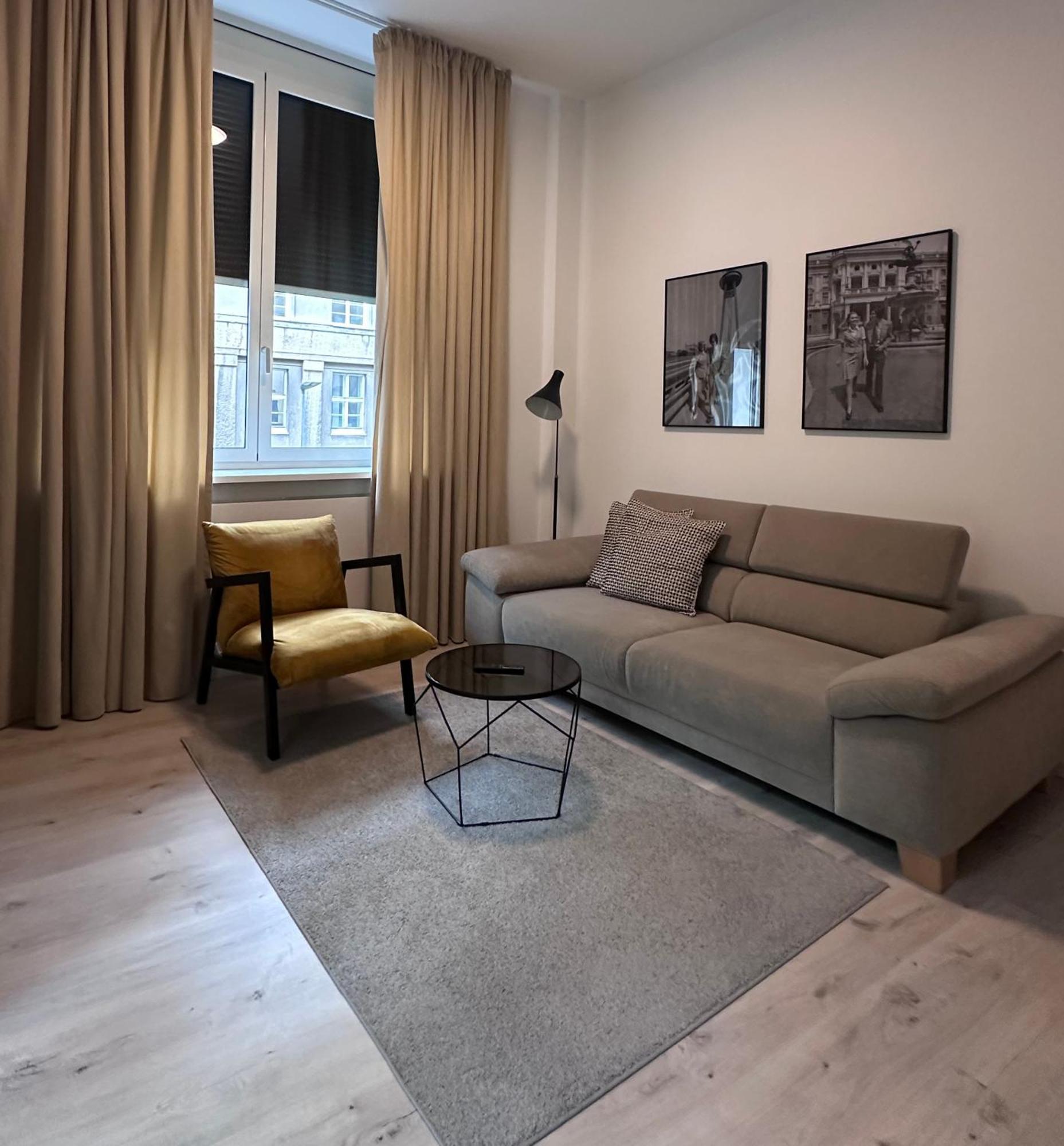 Bezrucova - 2 Bedrooms, Terrace And Free Garage Parking Apartment *