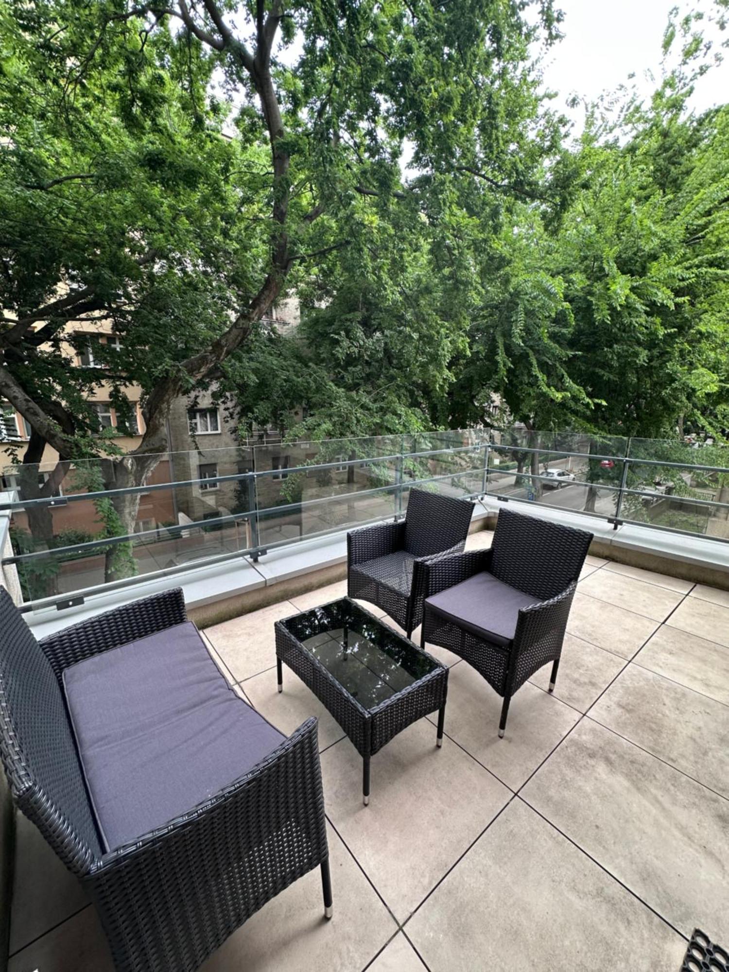 Bezrucova - 2 Bedrooms, Terrace And Free Garage Parking
