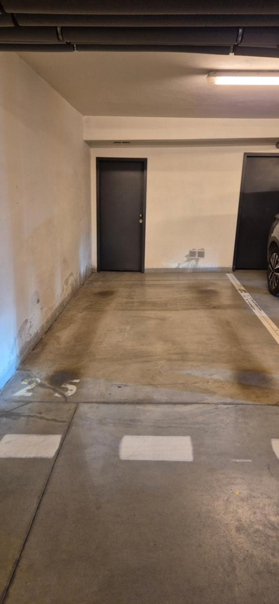 Stylish 2-br Apartment, 100 Sqm ǀ Ac, Free Parking, Terrace * Pressburg