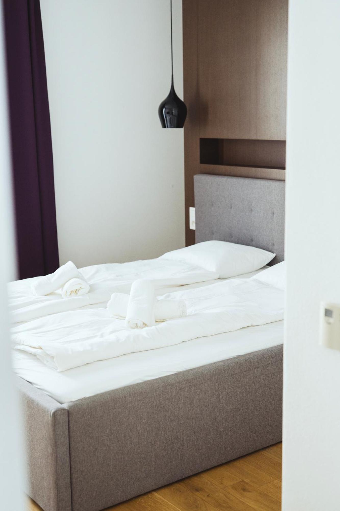 Apartment Stylish 2-br Apartment, 100 Sqm ǀ Ac, Free Parking, Terrace Pressburg