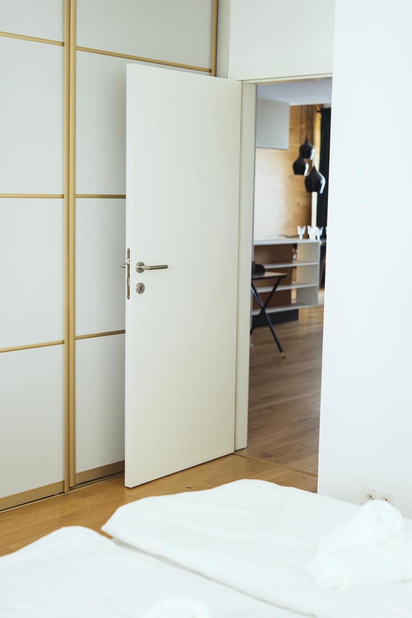Stylish 2-br Apartment, 100 Sqm ǀ Ac, Free Parking, Terrace *