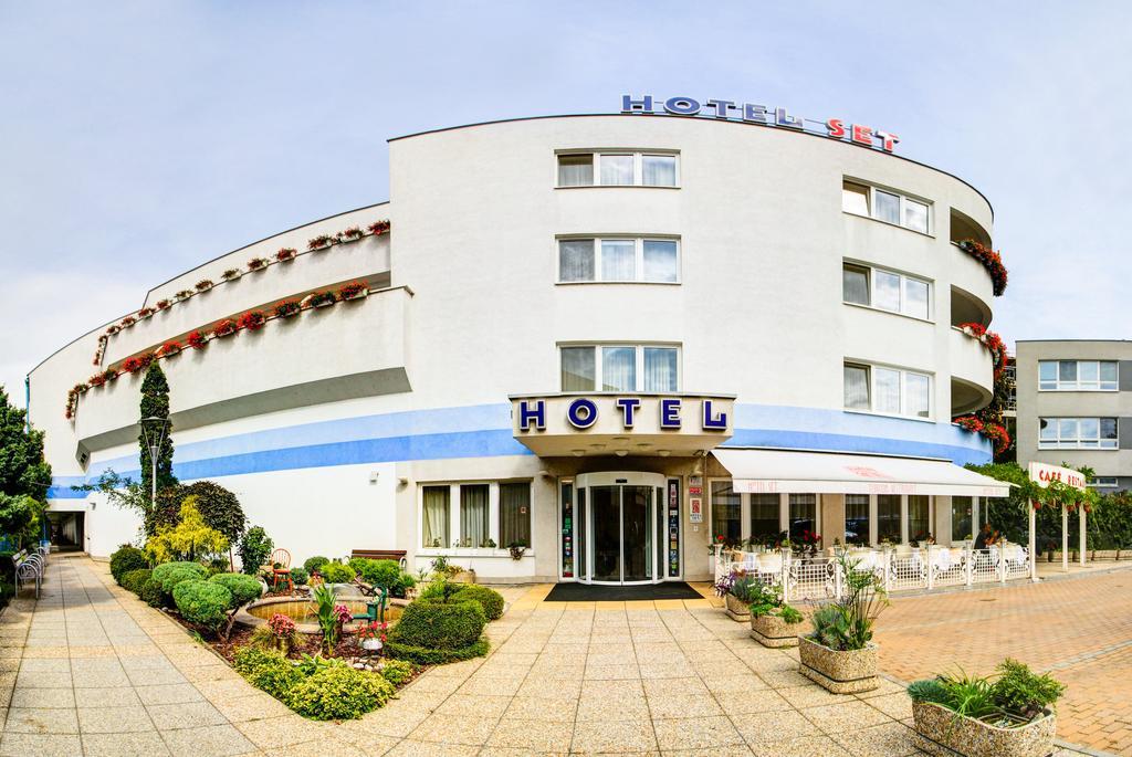 Set Hotel