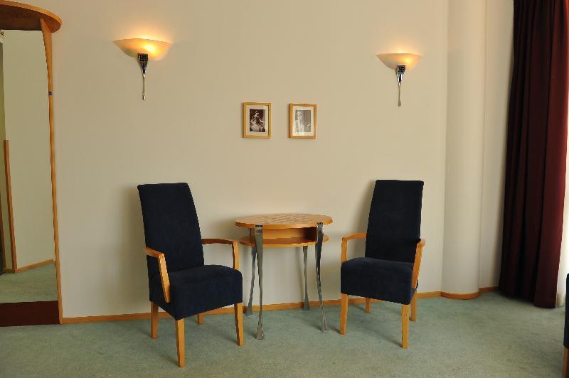 Set Hotel