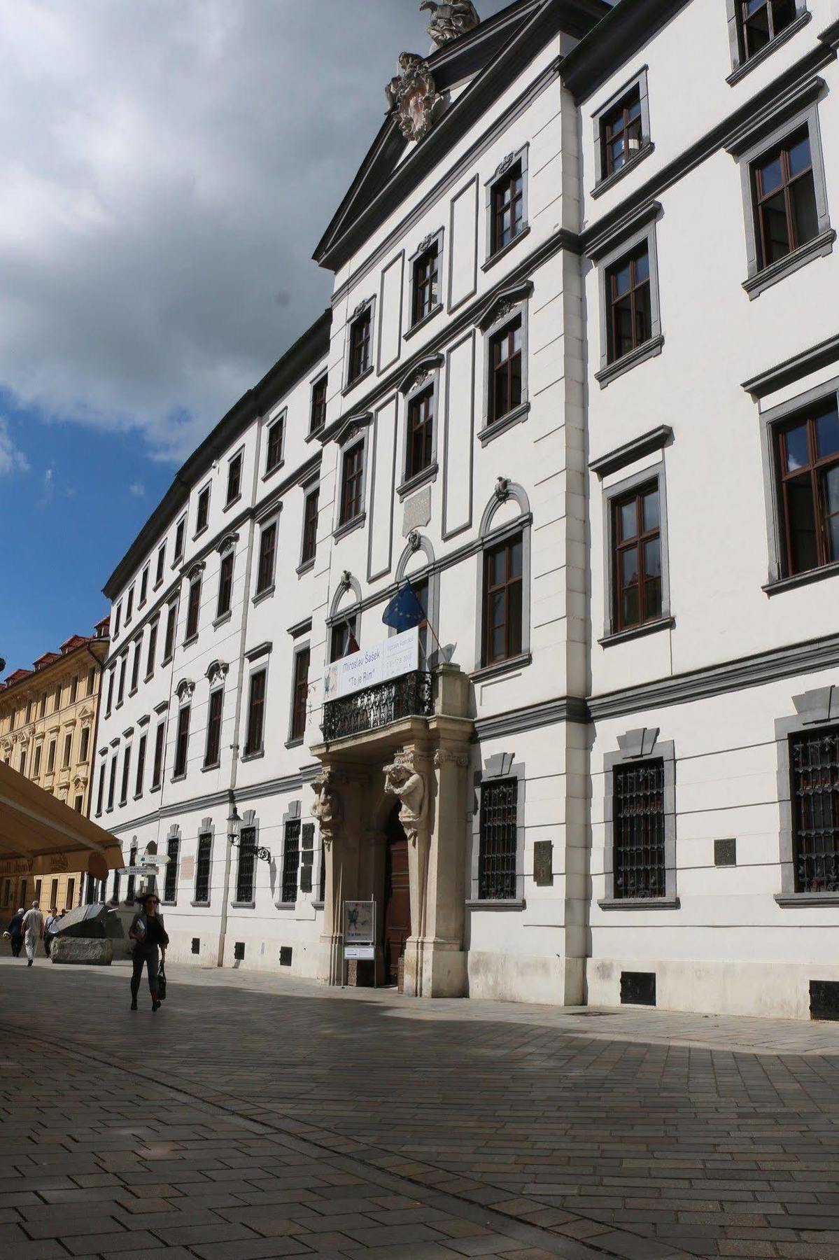 Apartment Central Apartmany Biela Street Pressburg