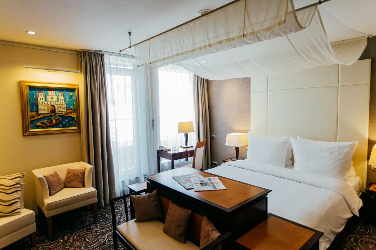 Radisson Blu Carlton Hotel,