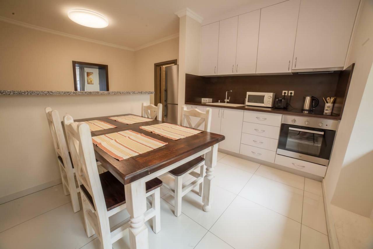 Spacious In Center Apartment *