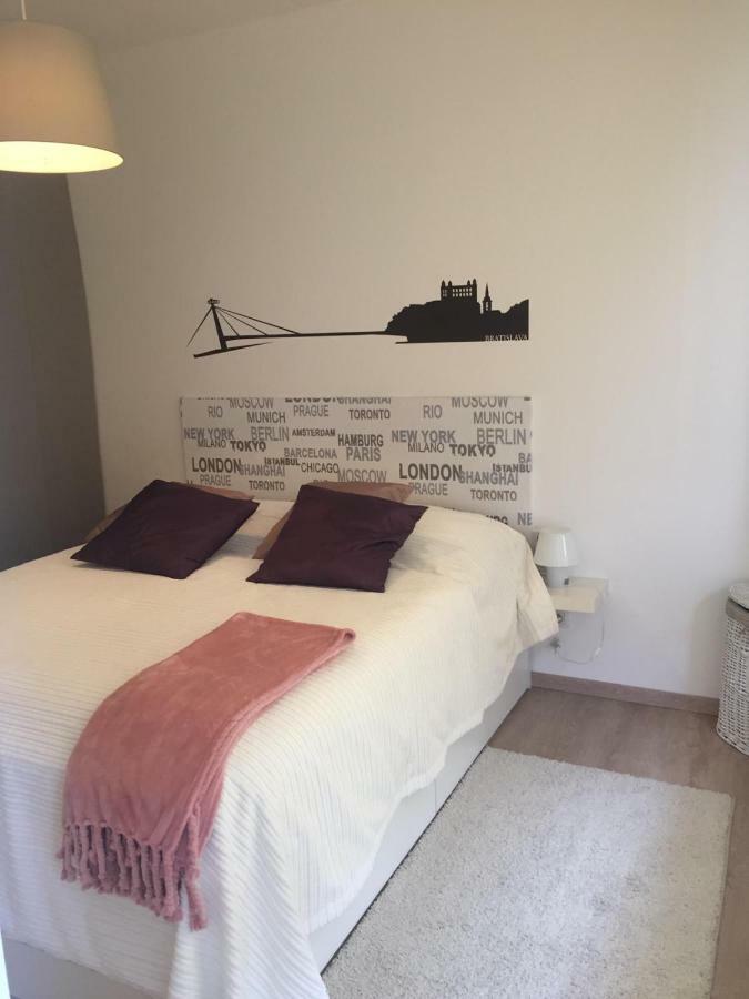 Cozy, Beautiful View, Parking, 1 Stop By Train To Old Town Apartment Bratislava